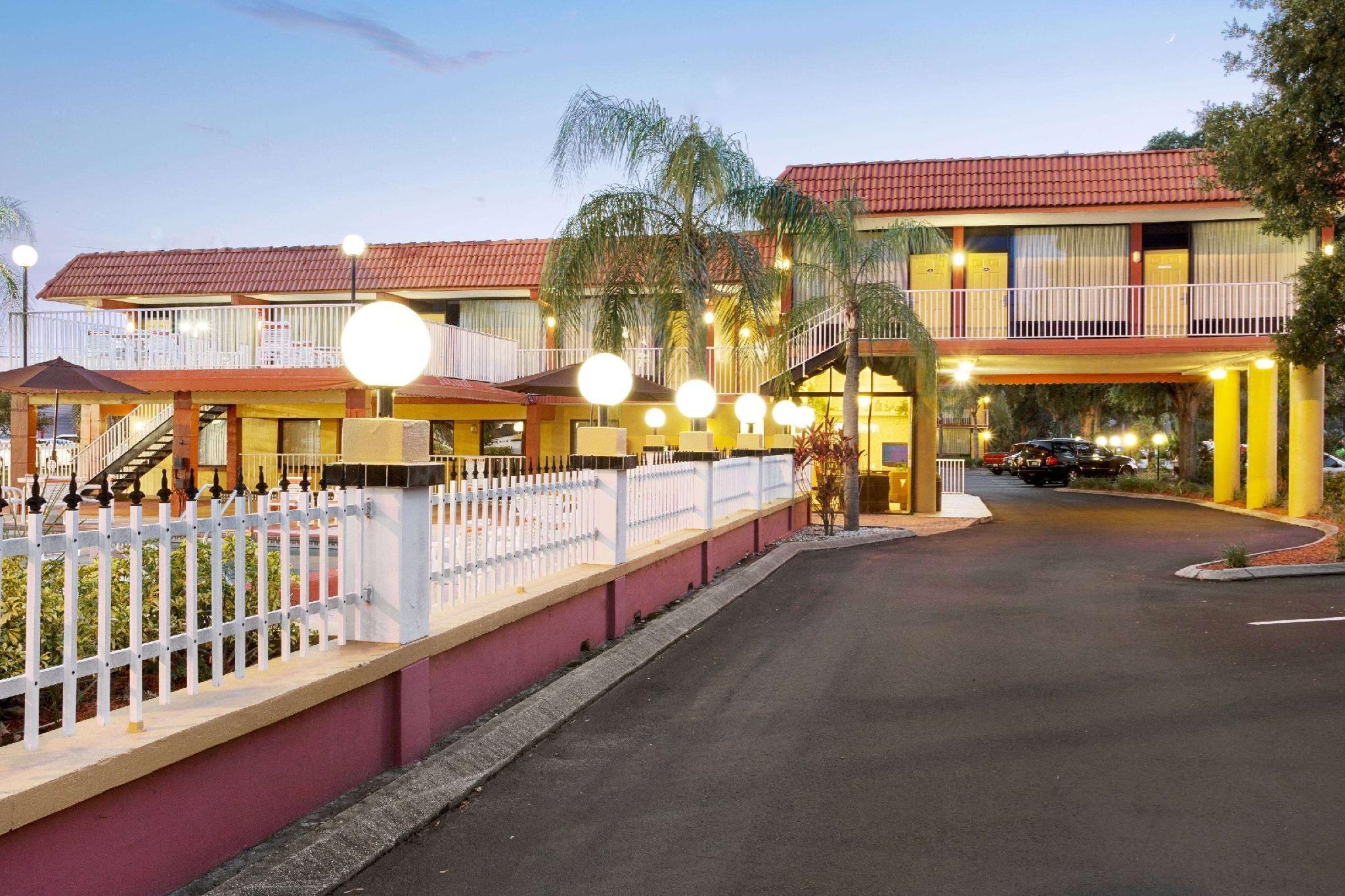 Howard Johnson By Wyndham Clearwater - Dunedin Exterior photo