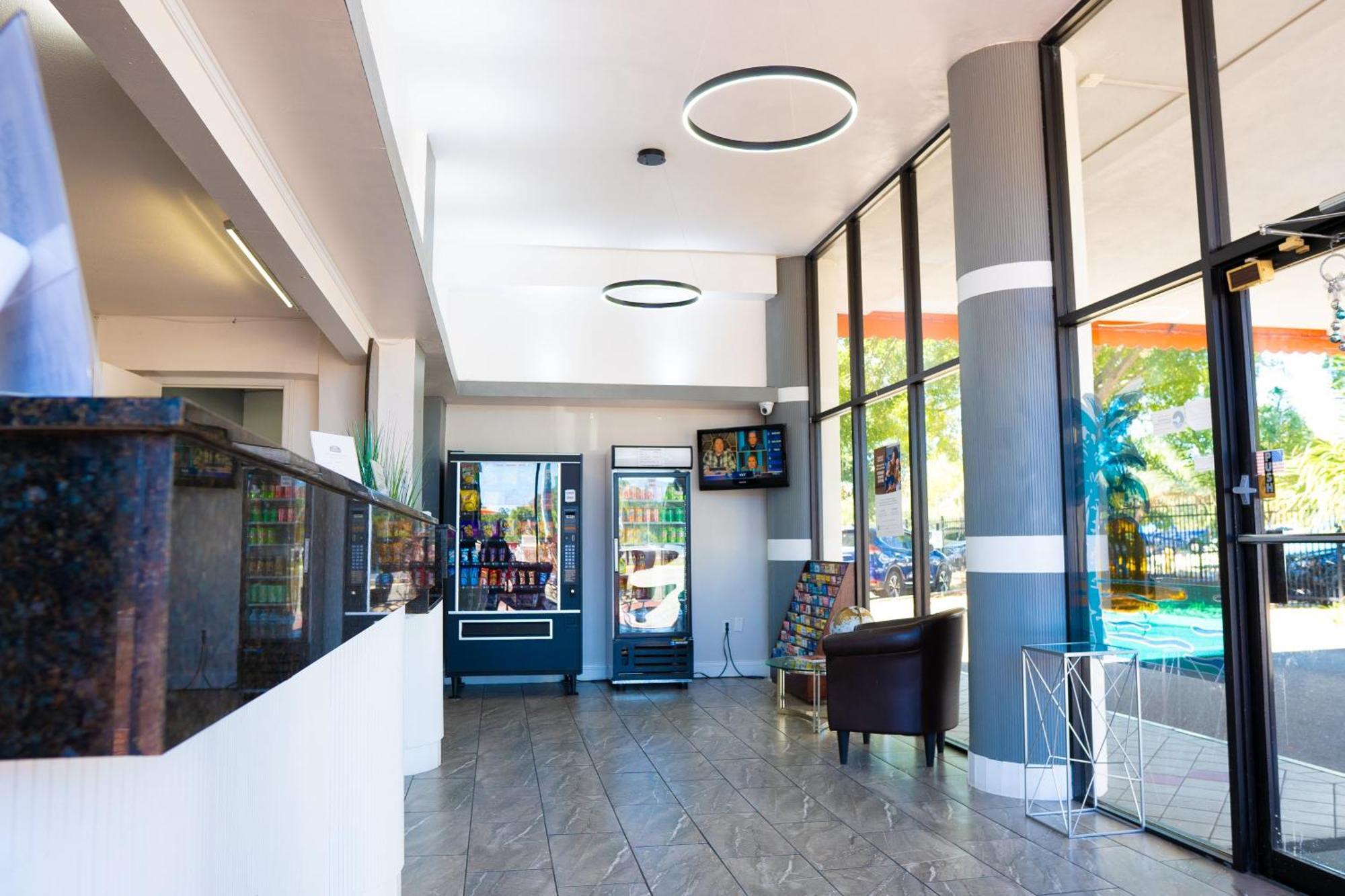 Howard Johnson By Wyndham Clearwater - Dunedin Exterior photo
