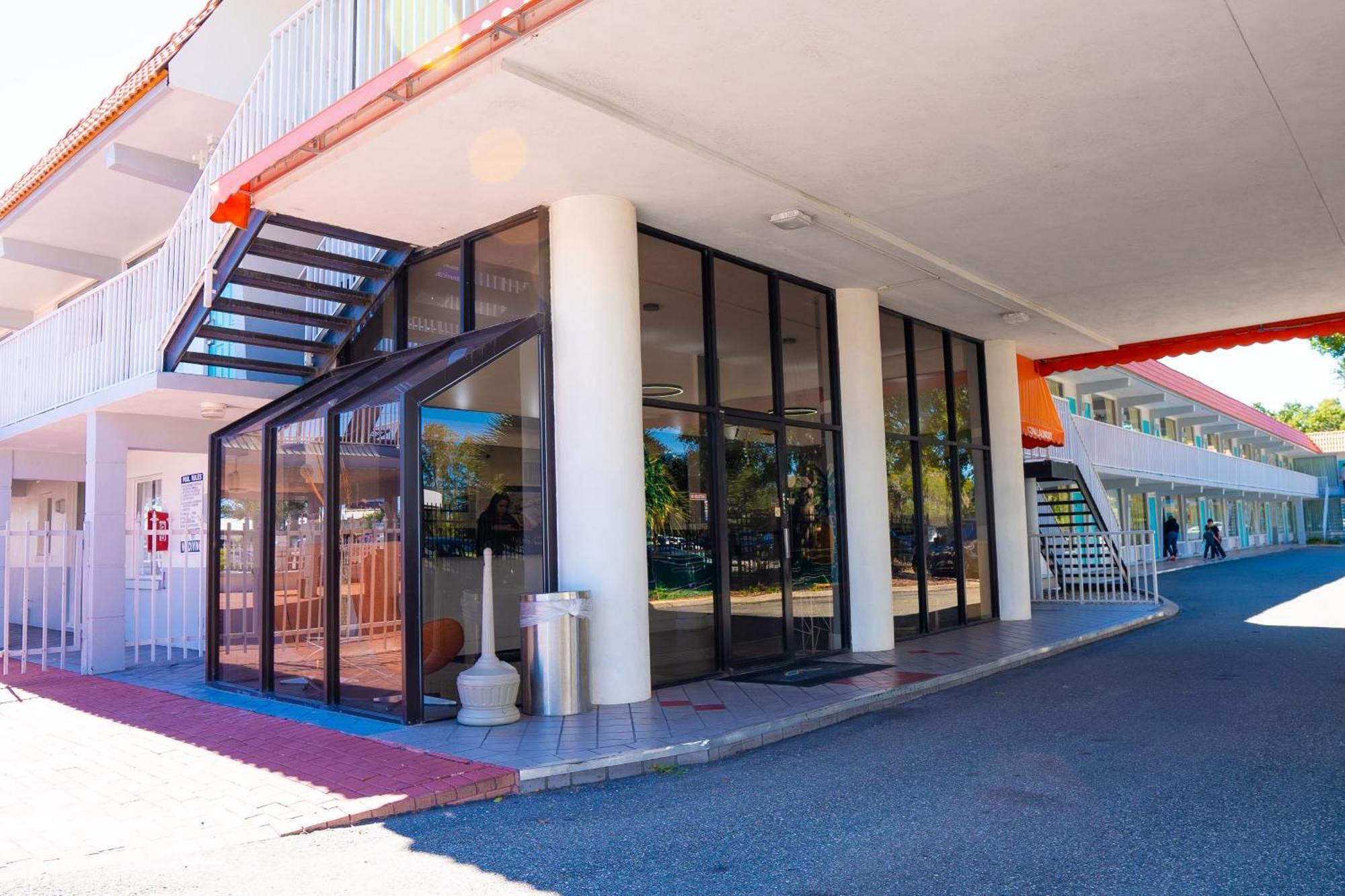 Howard Johnson By Wyndham Clearwater - Dunedin Exterior photo