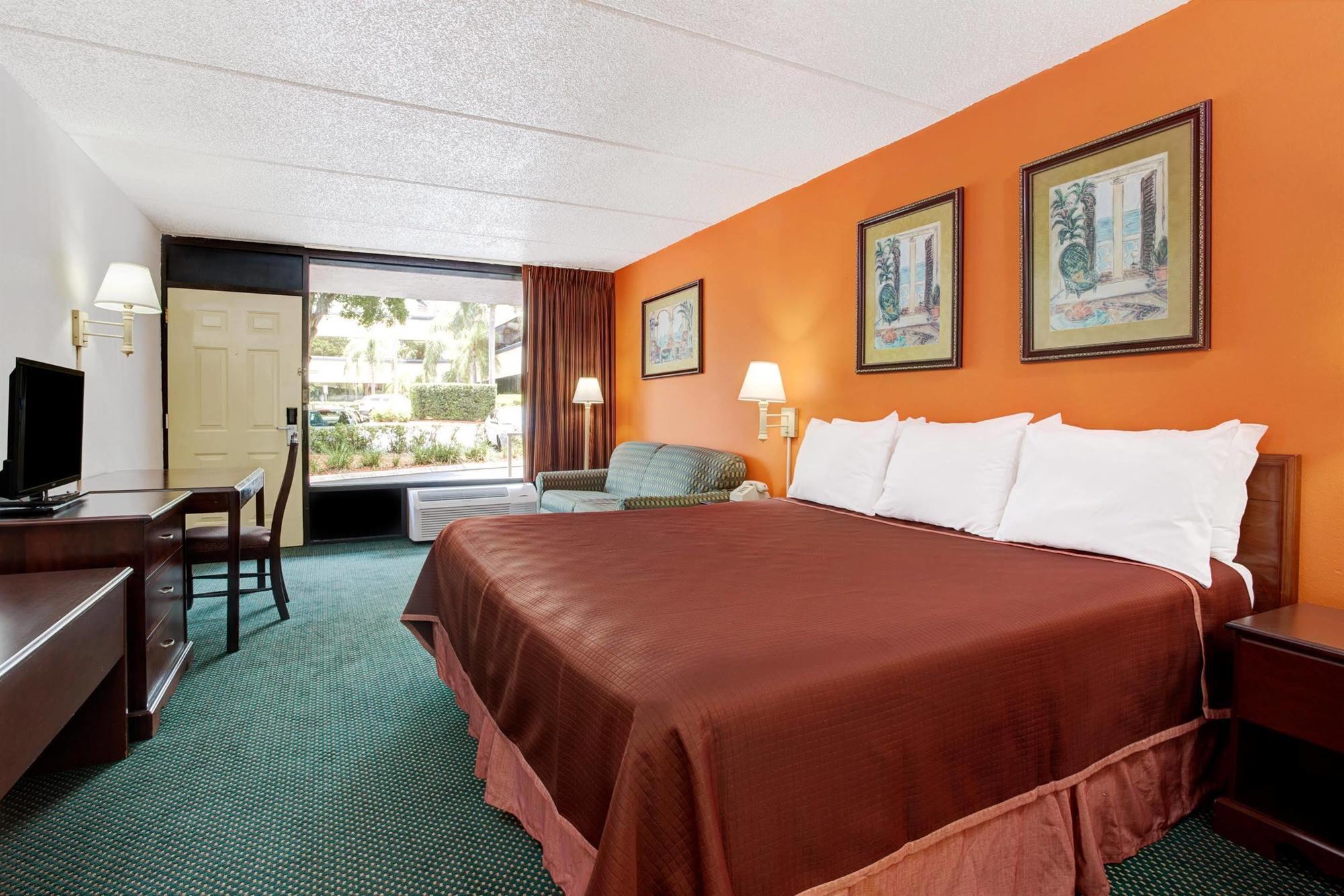 Howard Johnson By Wyndham Clearwater - Dunedin Exterior photo